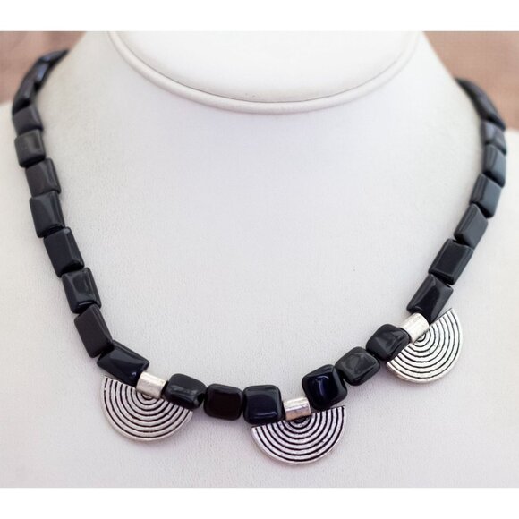 22 inch, Vintage Square Black Beads Semicircle Bib Necklace - W30 - Picture 3 of 3